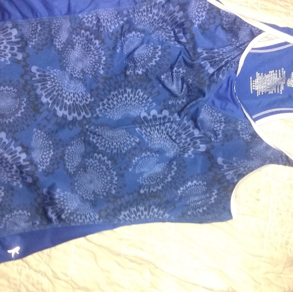 Danskin now sleeveless shirt